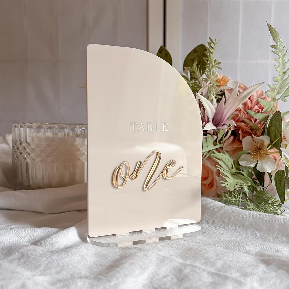 Layered sail table number